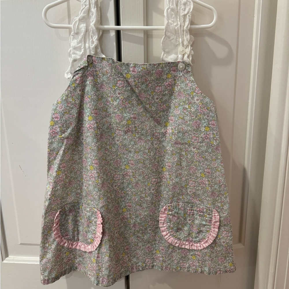 Beautiful Red Beans top. Size 6. Adjustable straps. Gorgeous sleeves / pockets